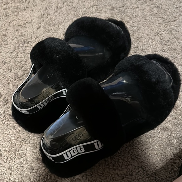 Ugg slides size 8 - Picture 2 of 4